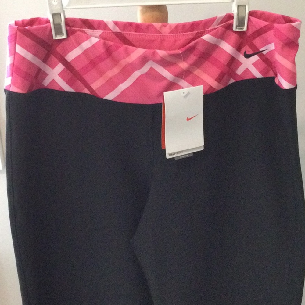Nike low-rise capris - Picture 2 of 3